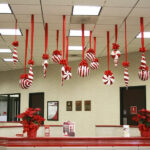 Trang trí noel trên trần nhà