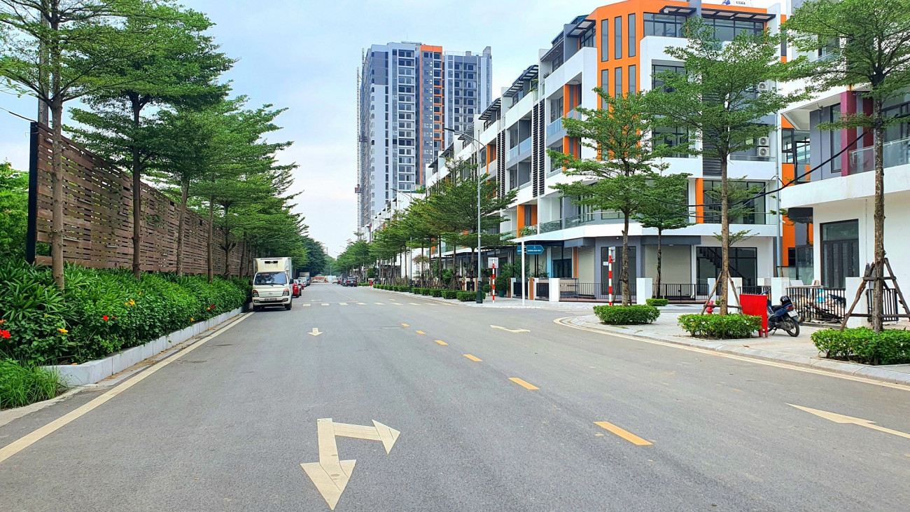Khung cảnh thơ mộng bên sông Hồng từ Bình Minh Garden