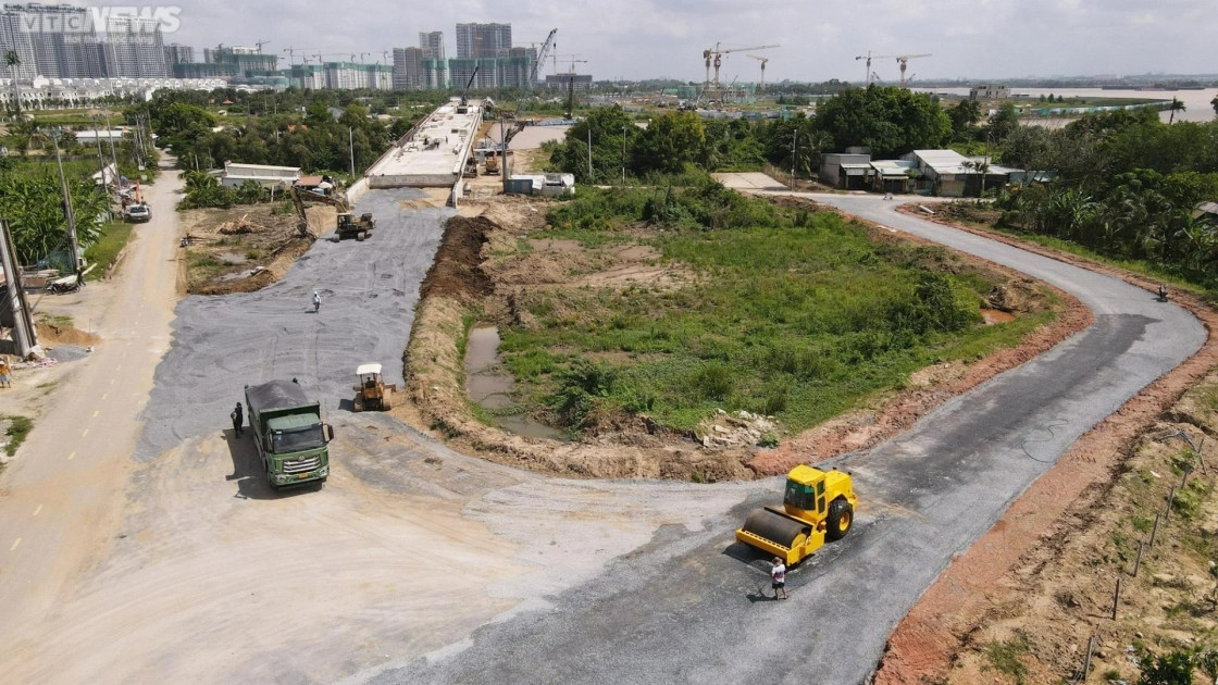 TP.HCM: Cầu Long Đại ‘hồi sinh’, tăng tốc để kịp thông xe